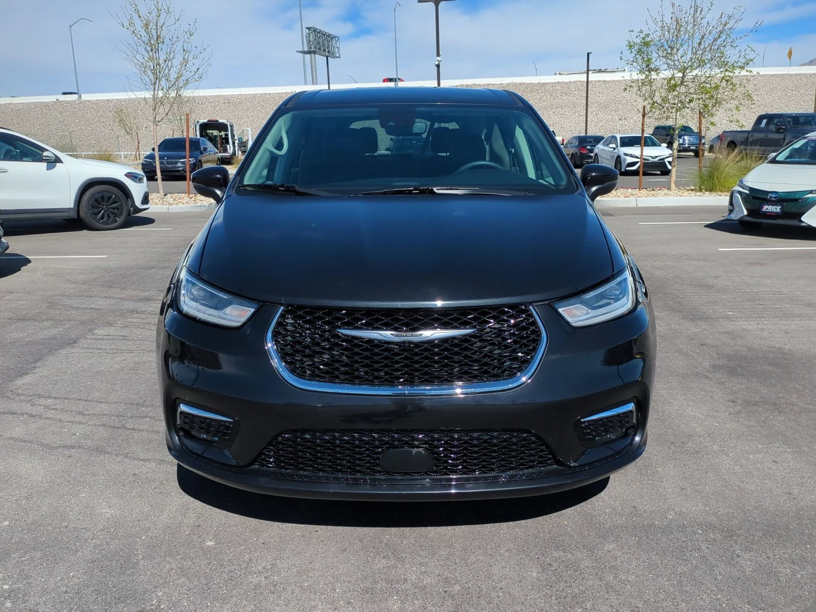 Used 2023 Brilliant Black Crystal Pearlcoat Chrysler Touring L image 2