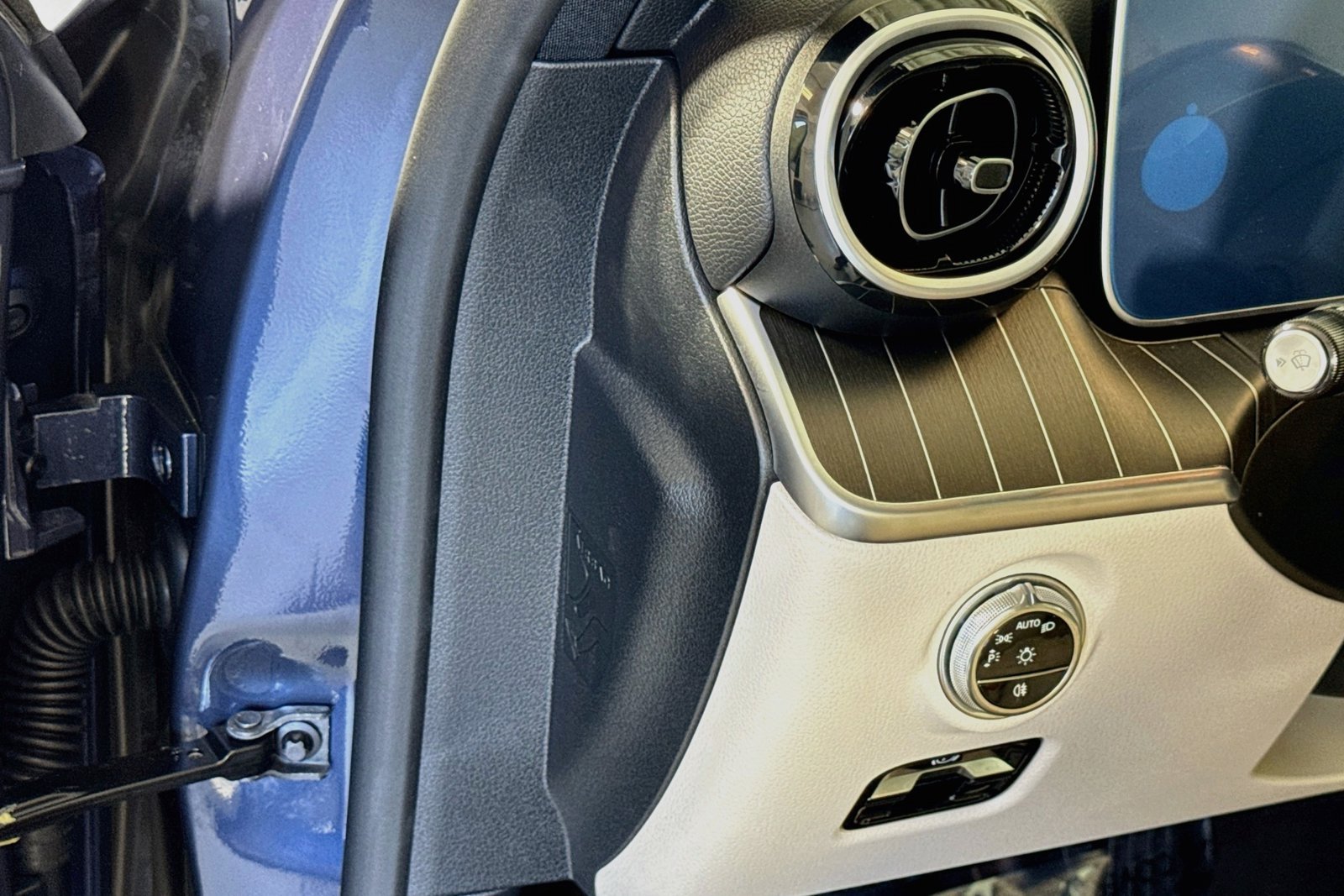 New 2026 Twilight Blue Metallic Mercedes-Benz C 300 image 10