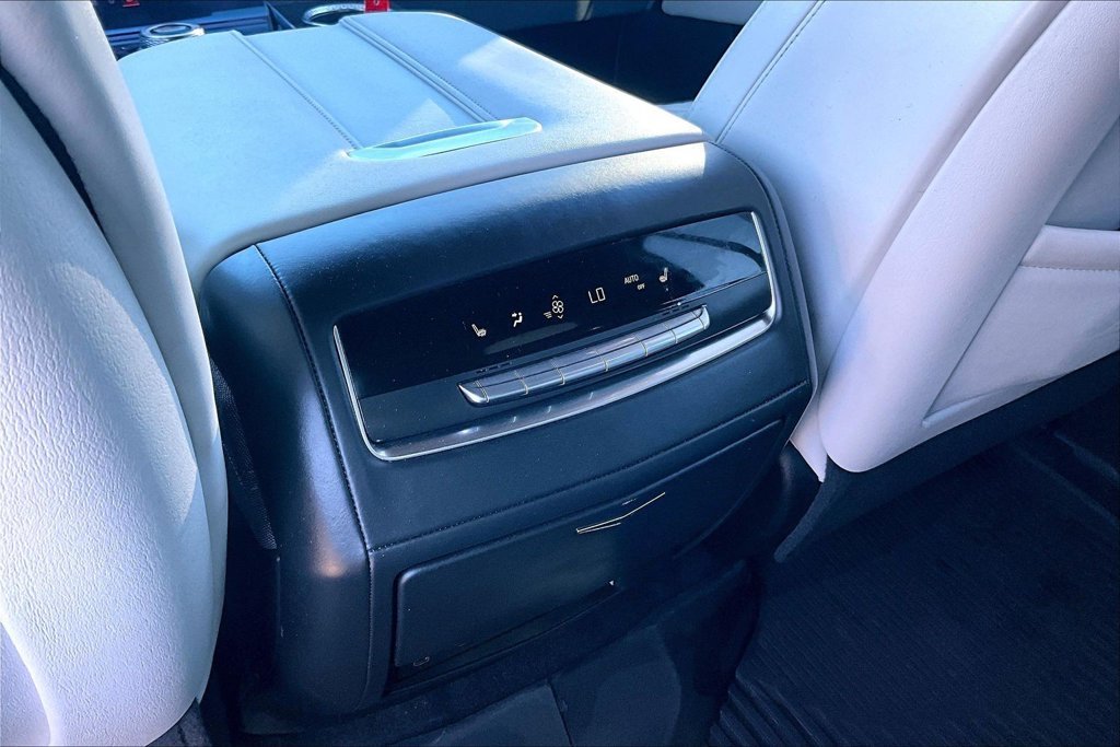 Used 2025 Green Cadillac V-Series image 25
