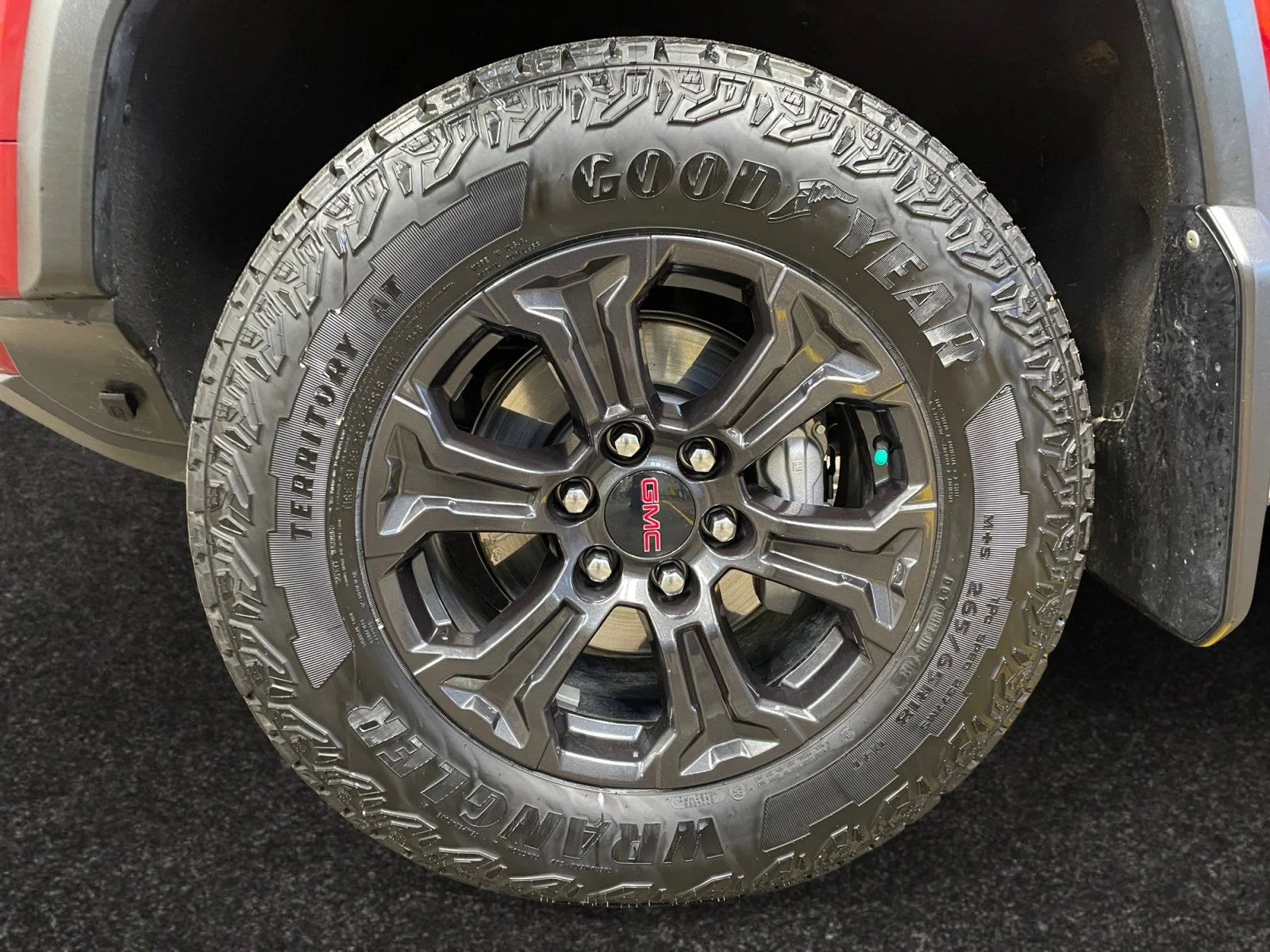 Used 2025 Red GMC Elevation Crew Cab image 9