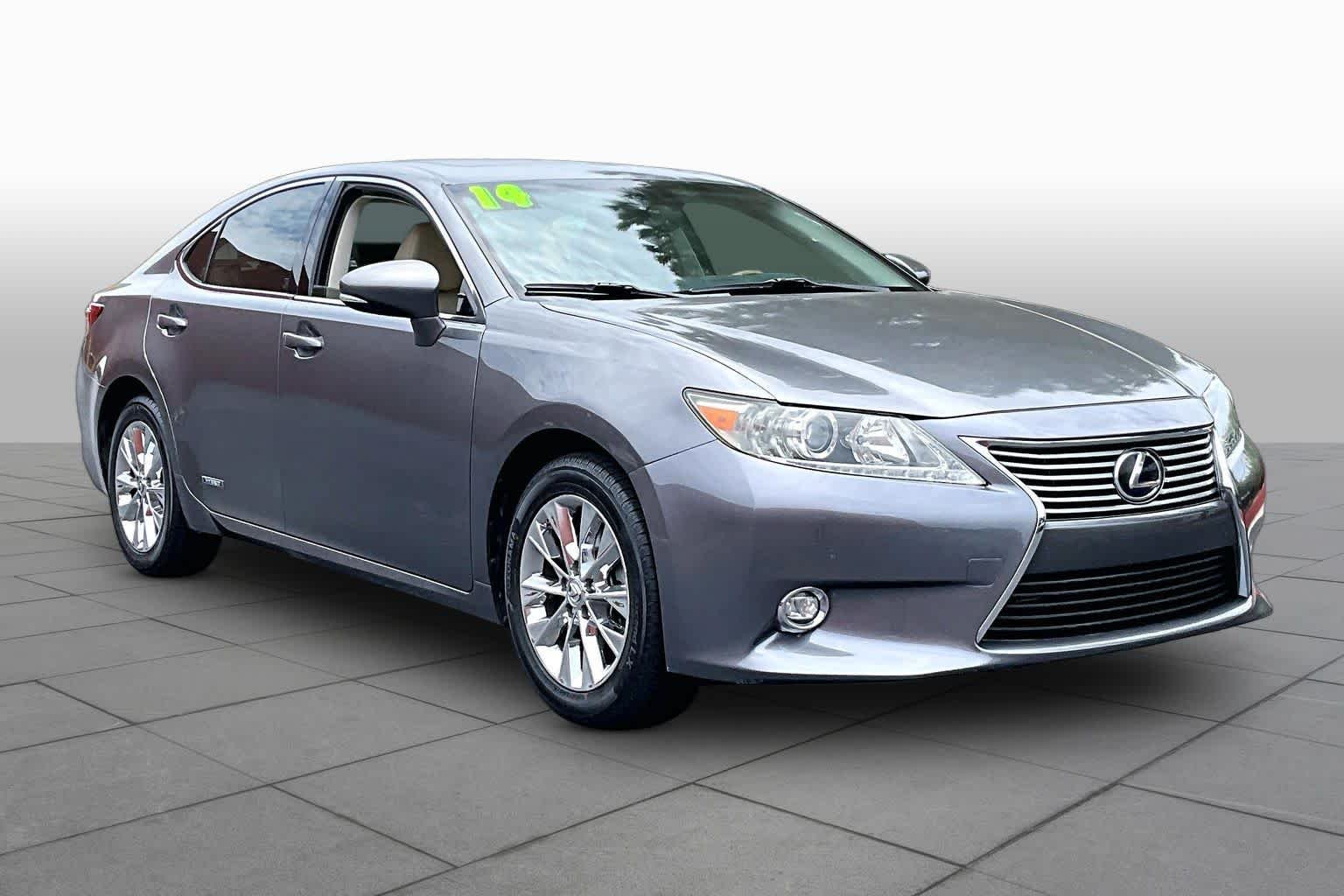 Used 2014 Nebula Gray Pearl Lexus Hybrid image 2