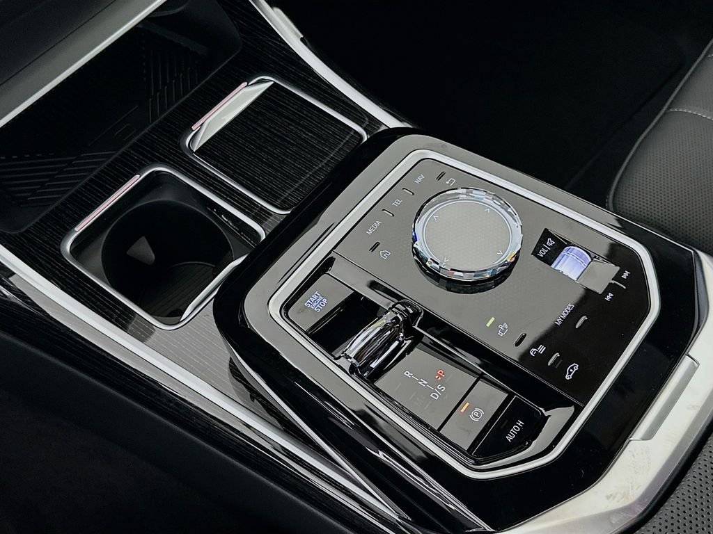 New 2026 Black Sapphire Metallic BMW 740i image 15