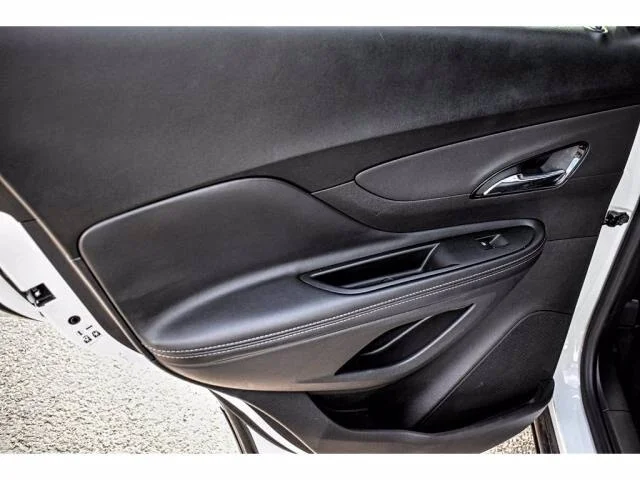 Used 2019 Summit White Buick Essence image 10