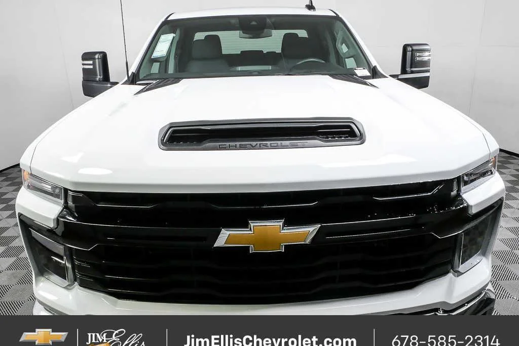 New 2026 Summit White Chevrolet WT image 23