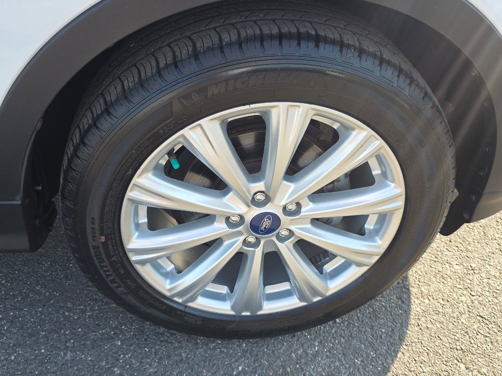 Used 2019 Oxford White Ford SEL image 19