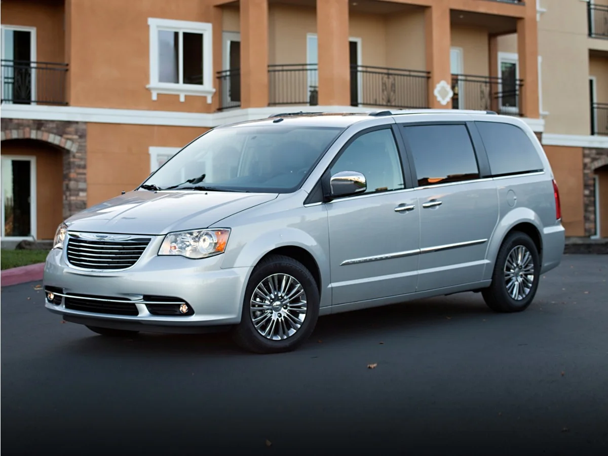 Used 2016 Silver Chrysler Touring image 1