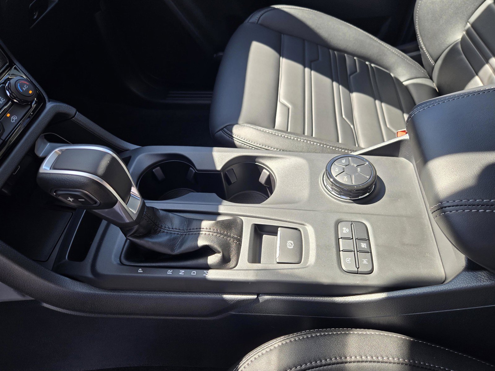 New 2026 Oxford White Ford Lariat® image 12
