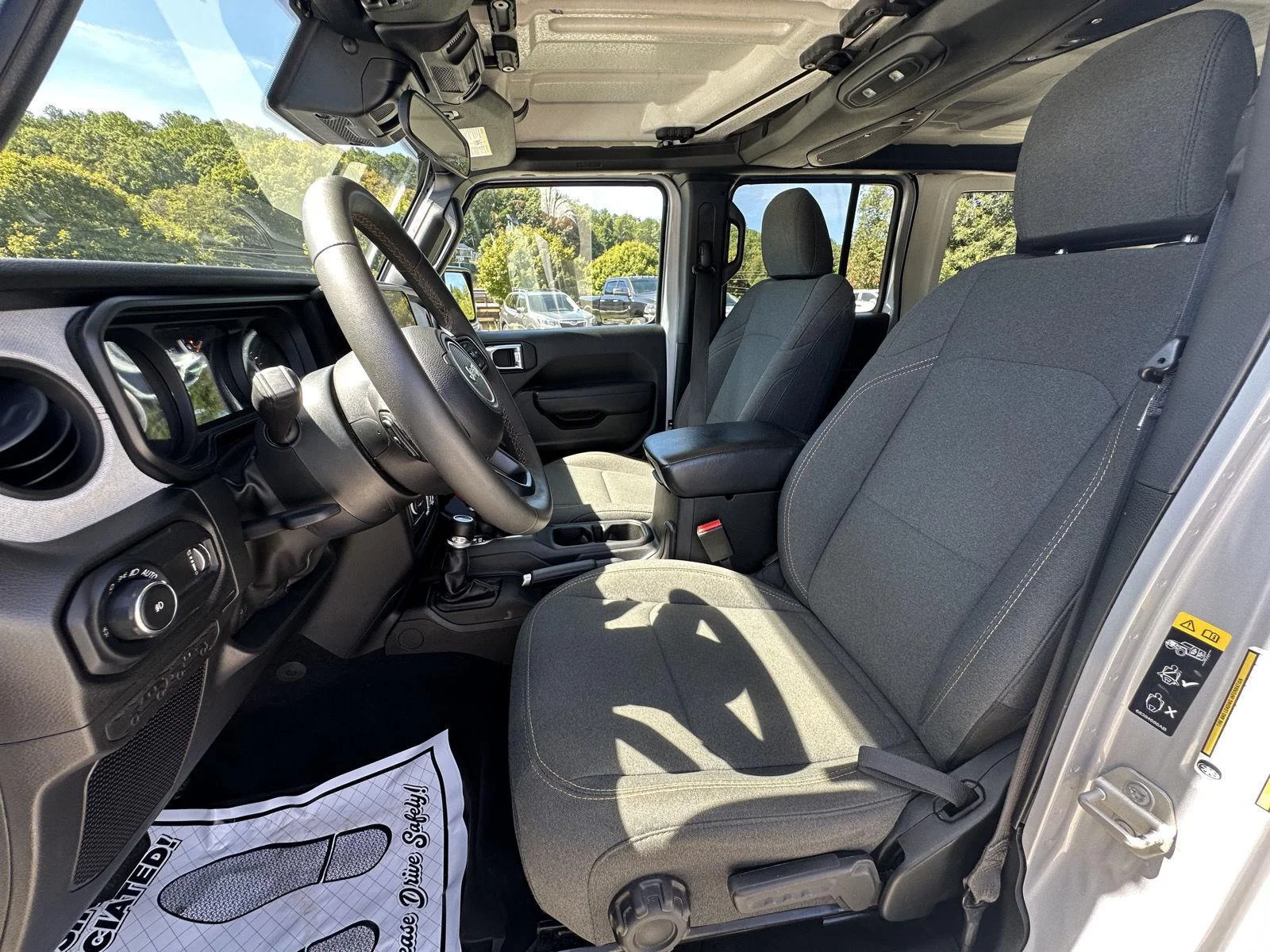 Used 2024 Silver Zynith Clearcoat Jeep Sport S image 9