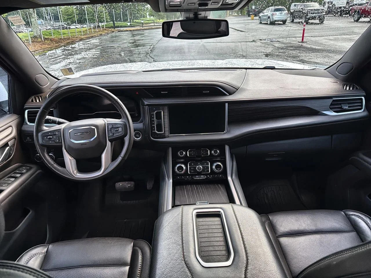 Used 2022 White Frost Tricoat GMC Denali image 17