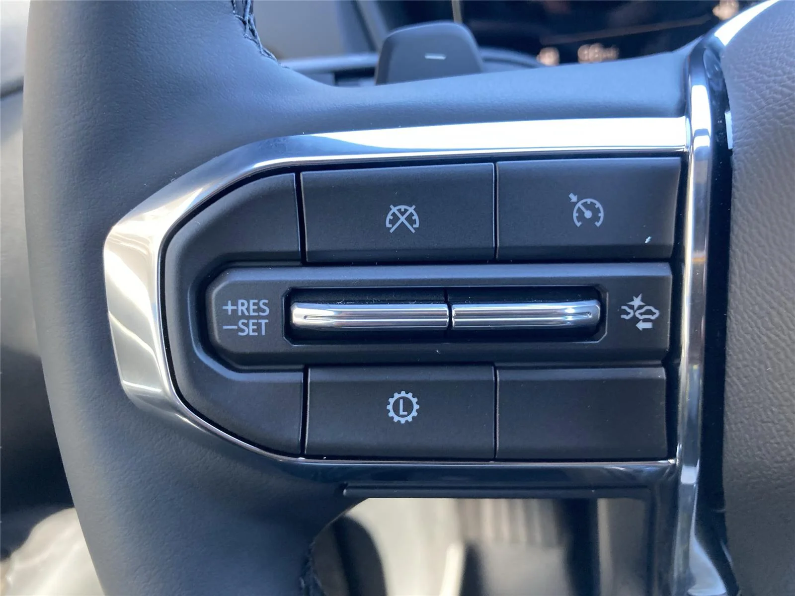 New 2026 Sterling Metallic GMC Elevation image 27
