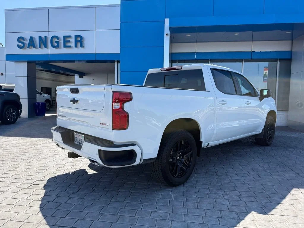 Used 2025 Summit White Chevrolet RST image 10