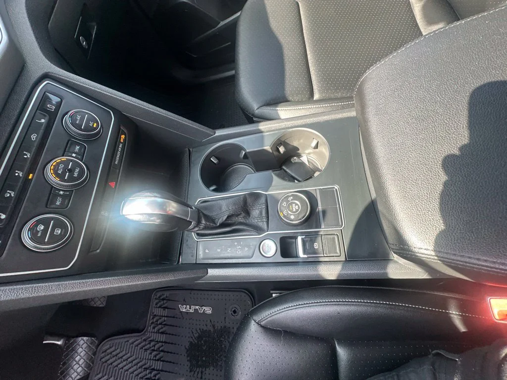 Used 2019 Black Volkswagen 3.6L V6 SE image 18