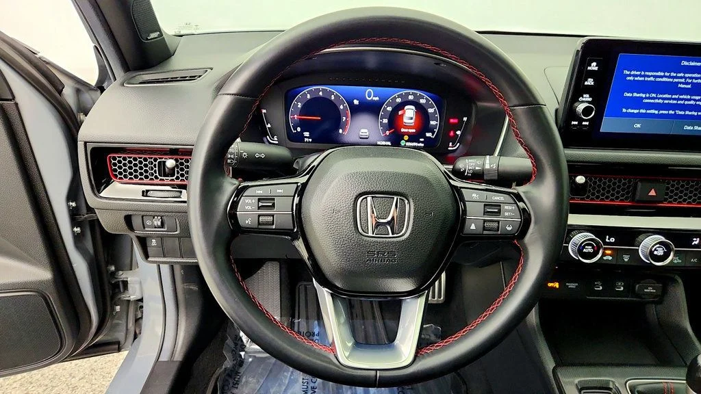 Used 2025 Urban Gray Pearl Honda Manual image 15