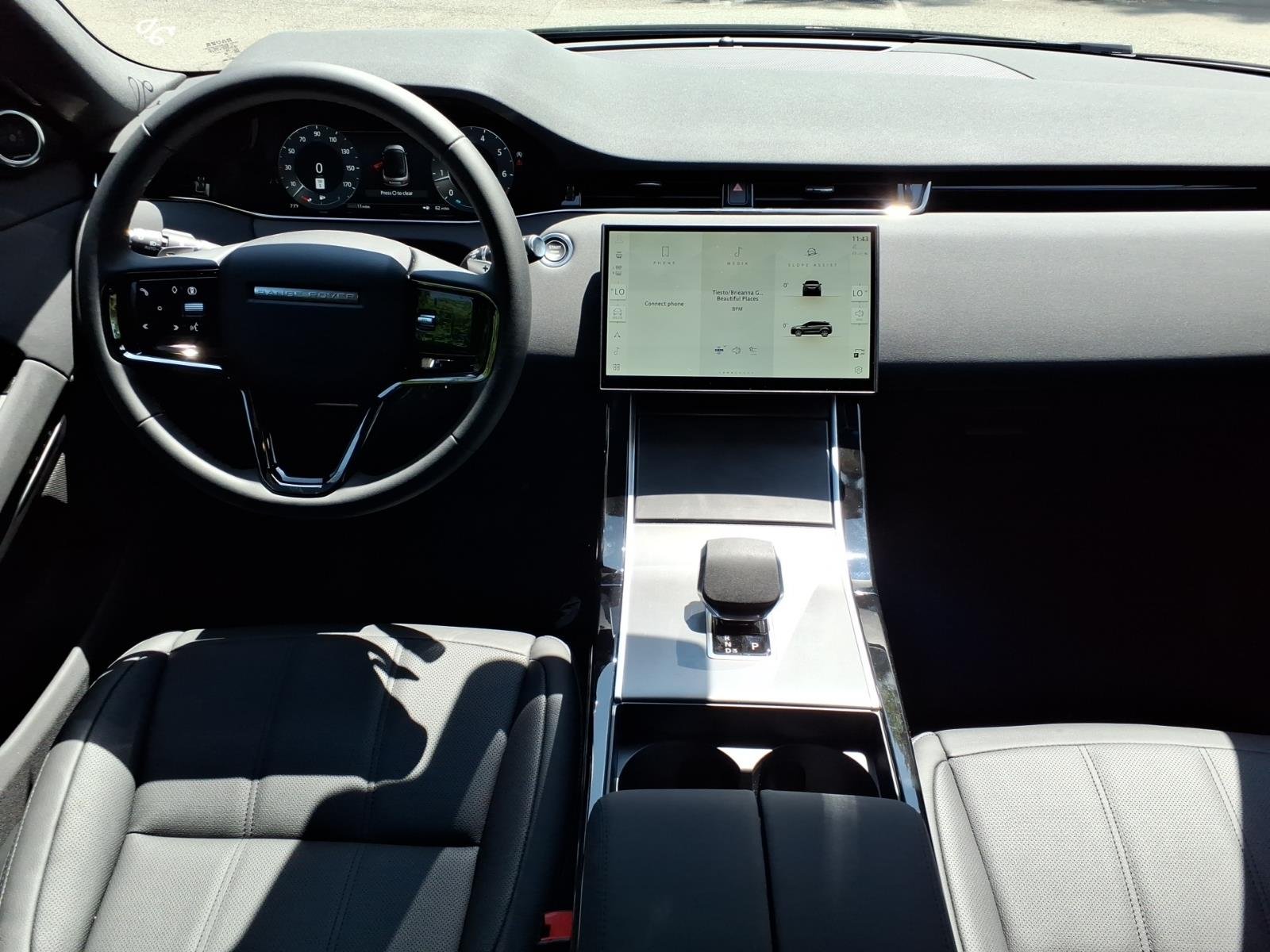 New 2026 Santorini Black Land Rover S image 4