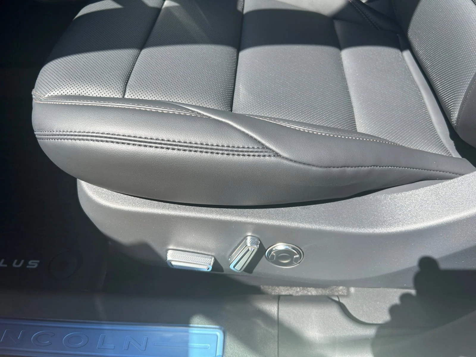 New 2026 Silver Radiance Metallic Clearcoat Lincoln Premiere image 15