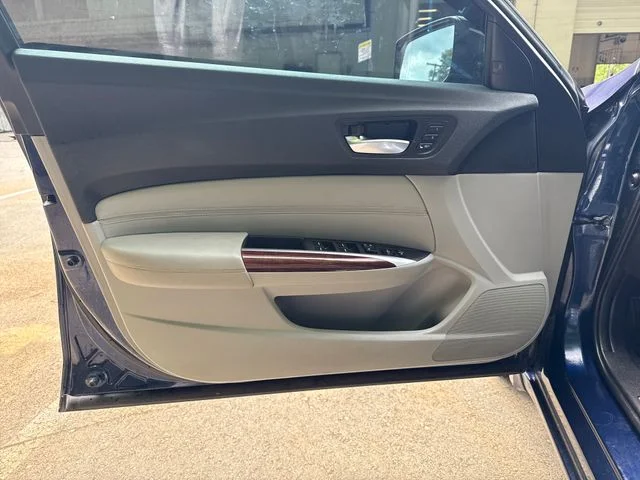 Used 2016  Acura V6 Tech image 15