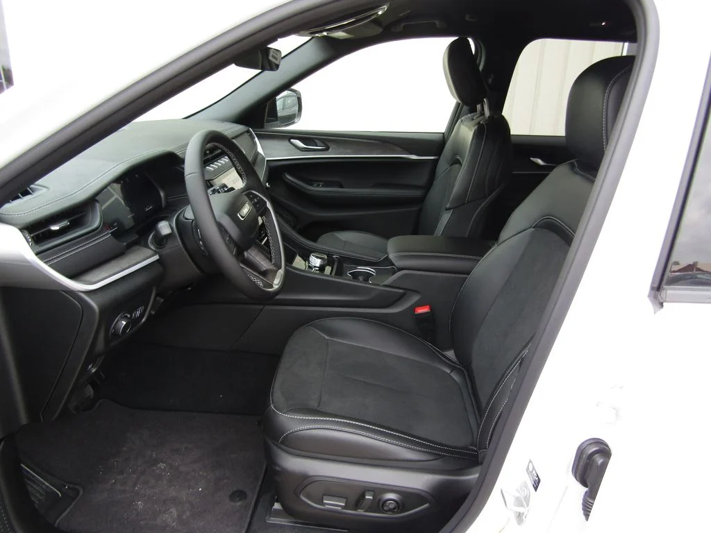 New 2026 Bright White Clearcoat Jeep Altitude image 24