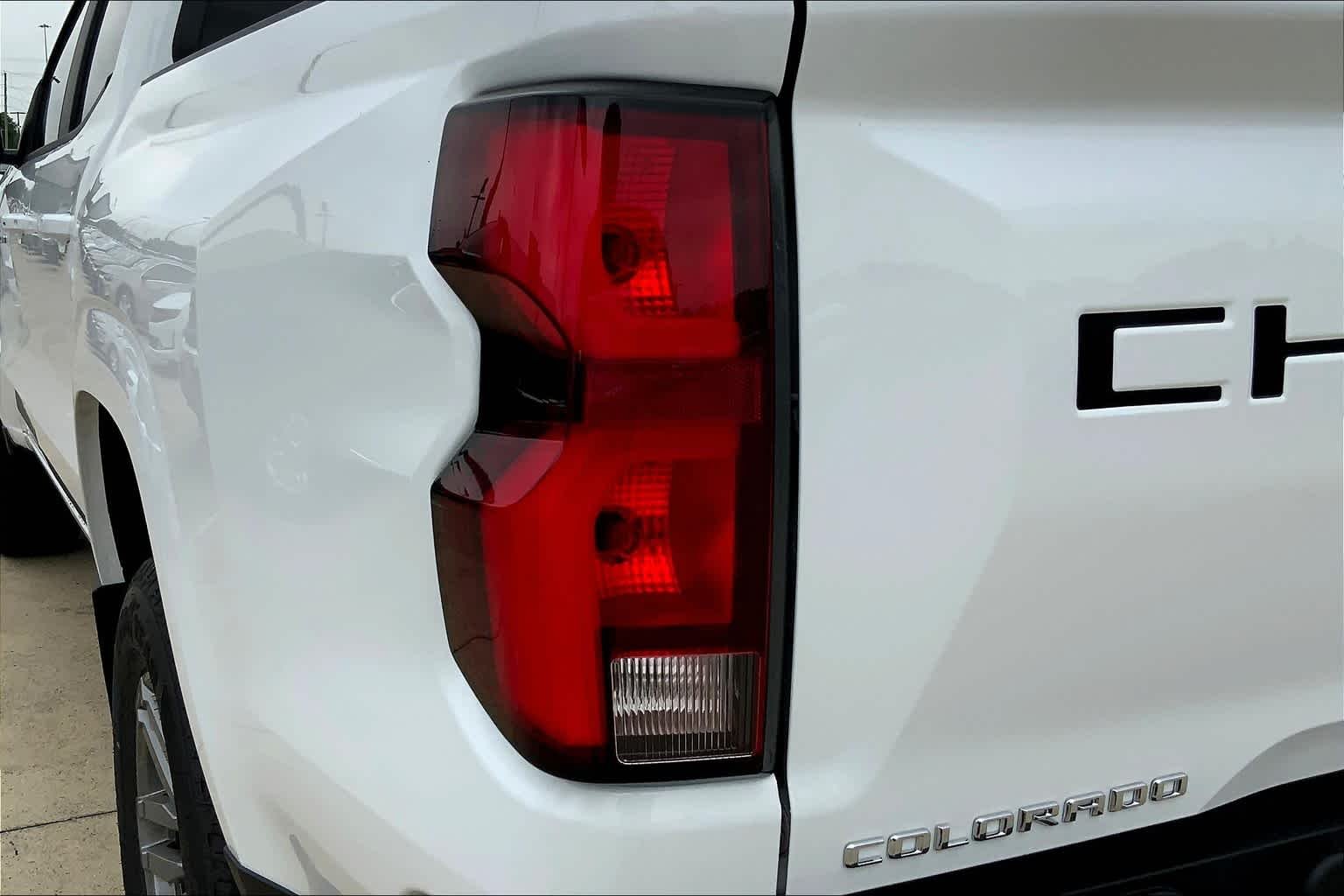 Used 2024 Summit White Chevrolet 2WD LT image 14