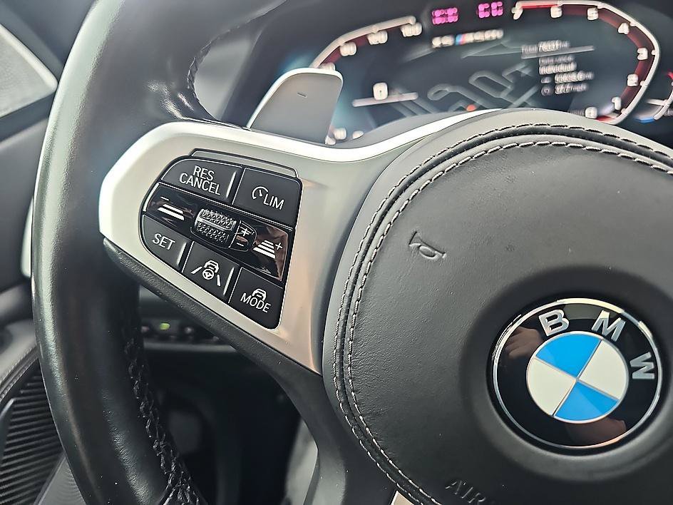 Used 2021 Black Sapphire Metallic BMW M50i image 23