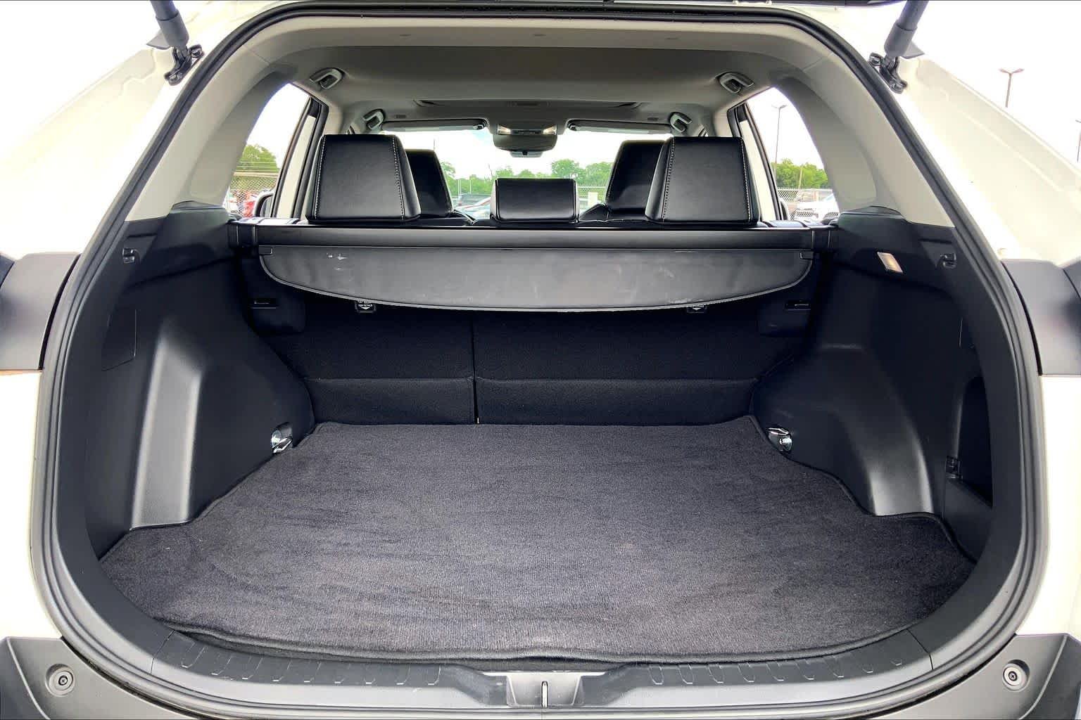 Used 2025 Wind Chill Pearl Toyota XLE Premium image 34