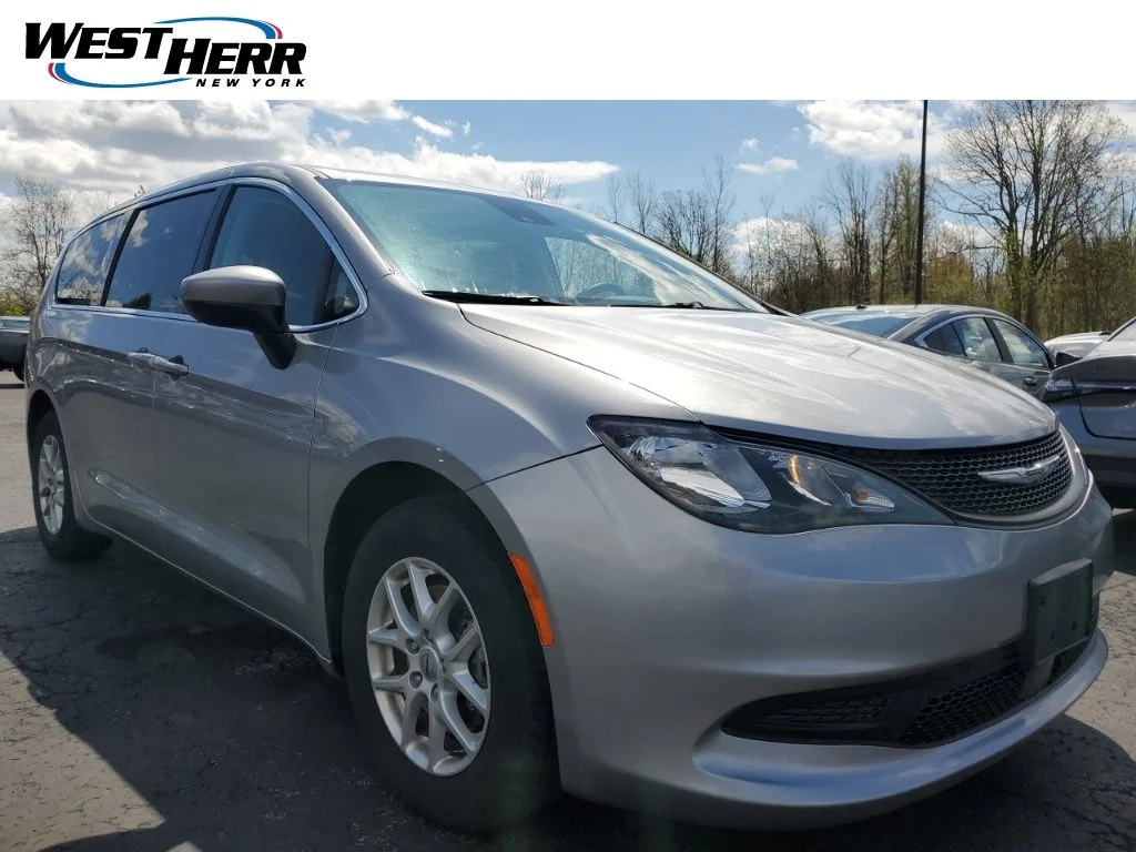 2021 Chrysler Voyager LX's photo