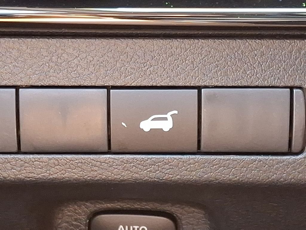 New 2026 Everest White Pearl TriCoat Nissan SL image 18