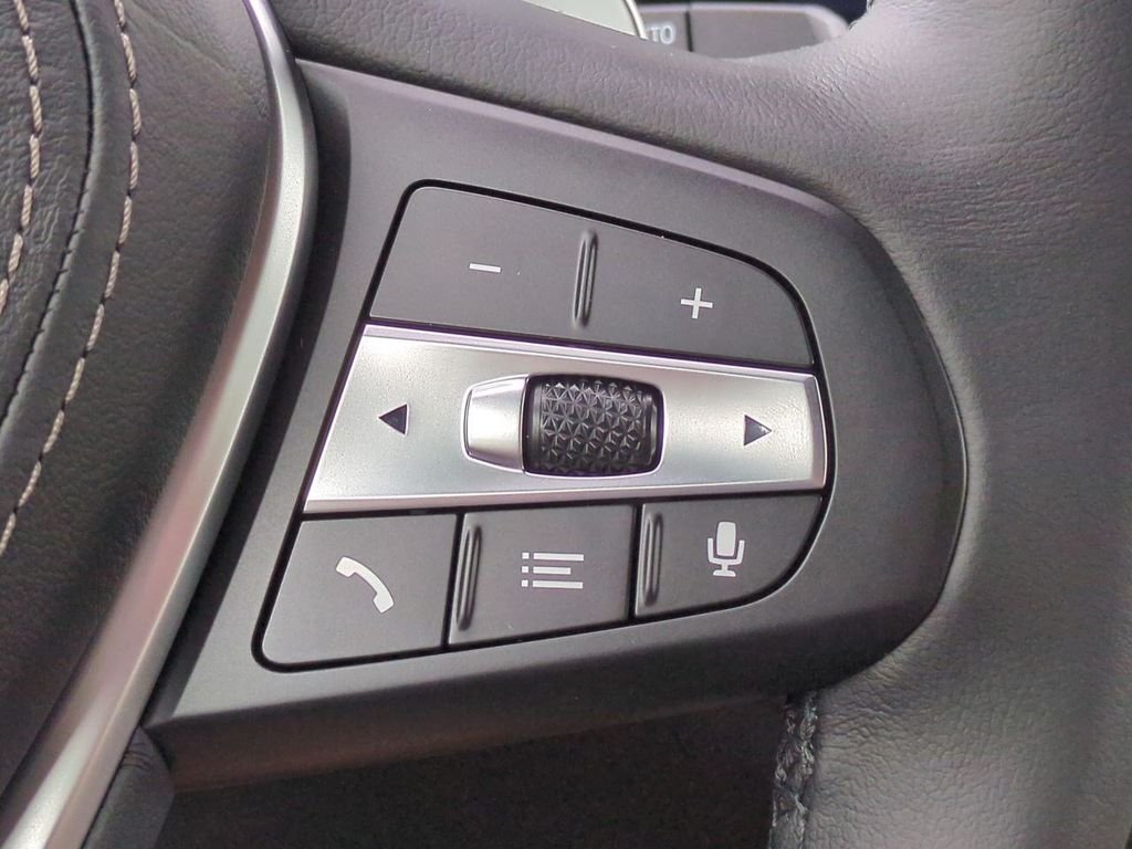 New 2026 White Metallic BMW xDrive40i image 26