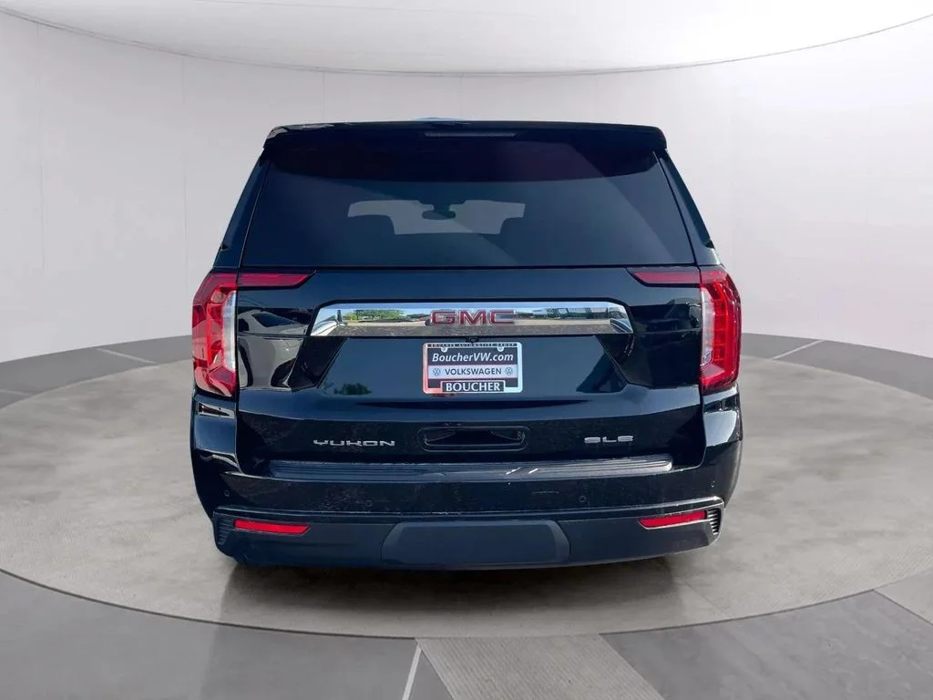 Used 2022 Onyx Black GMC SLE image 4