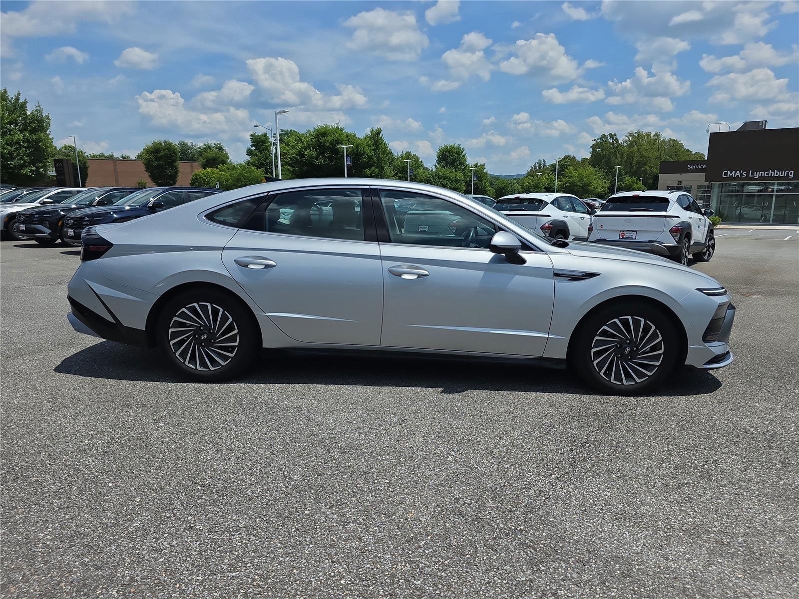 Used 2025 Aero Silver Hyundai Limited image 11