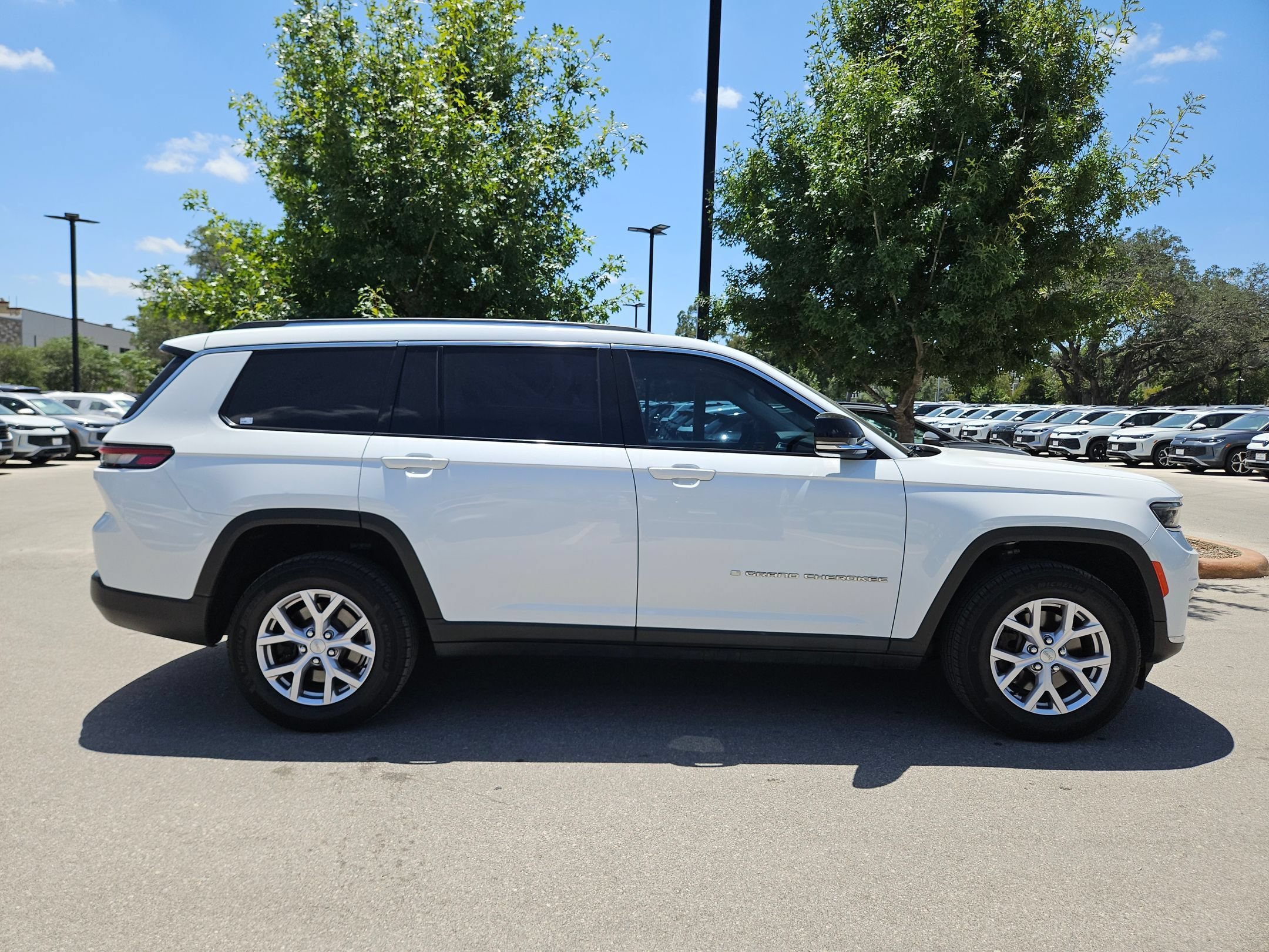 Used 2022 Bright White Clearcoat Jeep Limited image 2