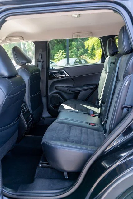 Used 2022 Black Mitsubishi  image 12