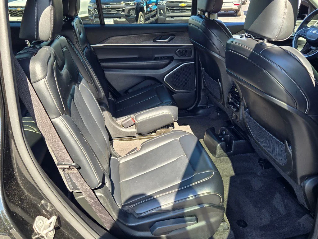 Used 2021 Black Jeep Limited 4x4 image 10