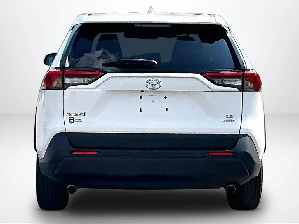 Used 2022 White Toyota LE image 5