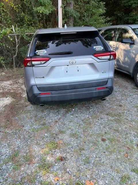Used 2019 Silver Toyota XLE image 5