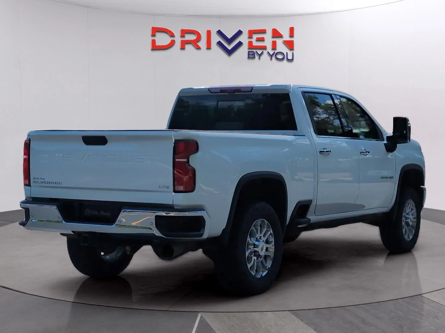 Used 2024 Summit White Chevrolet LTZ image 5