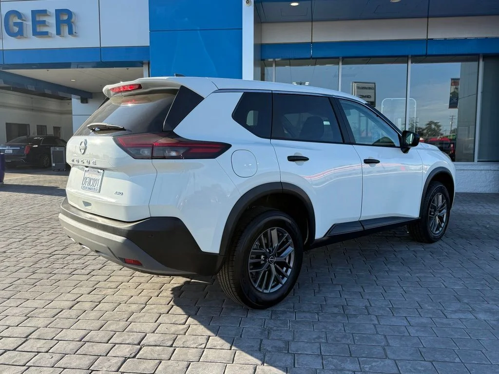 Used 2023 White Nissan S image 11