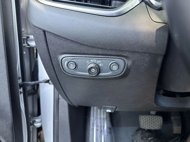 Used 2018 Silver Chevrolet Premier image 26