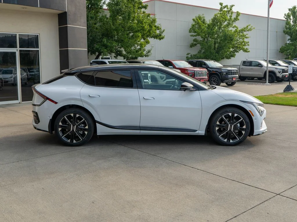 New 2026 Glacial White Pearl / Black Ro Kia GT-Line AWD image 8