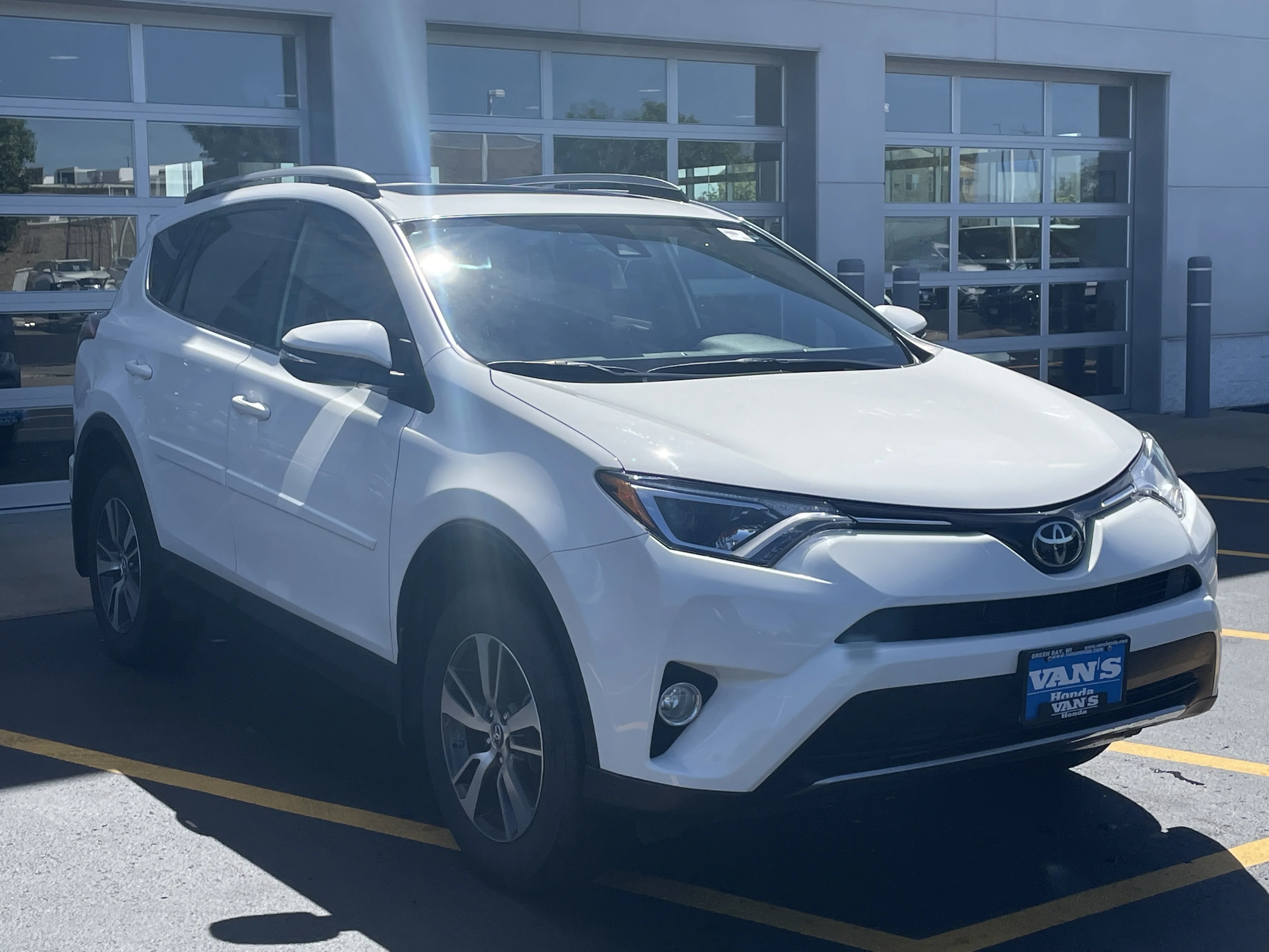 Used 2017 Super White Toyota XLE image 1