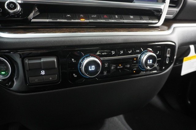 New 2026 Summit White GMC SLE image 27
