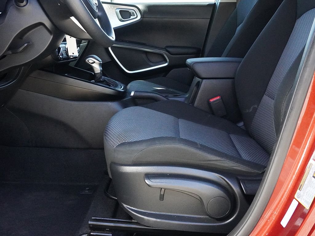 2025 Kia Soul LX - Photo 23