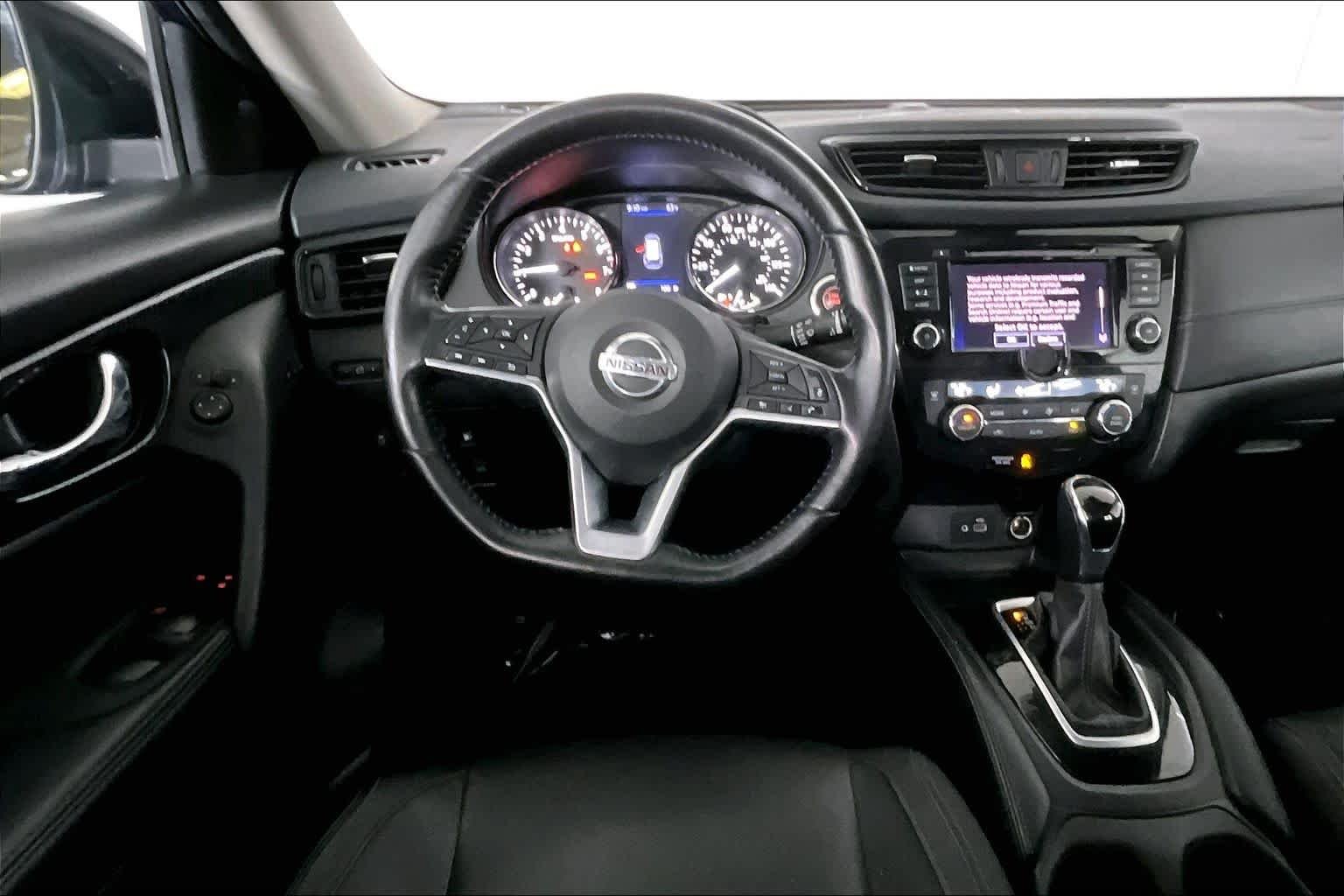Used 2018 Caspian Blue Nissan SL image 6