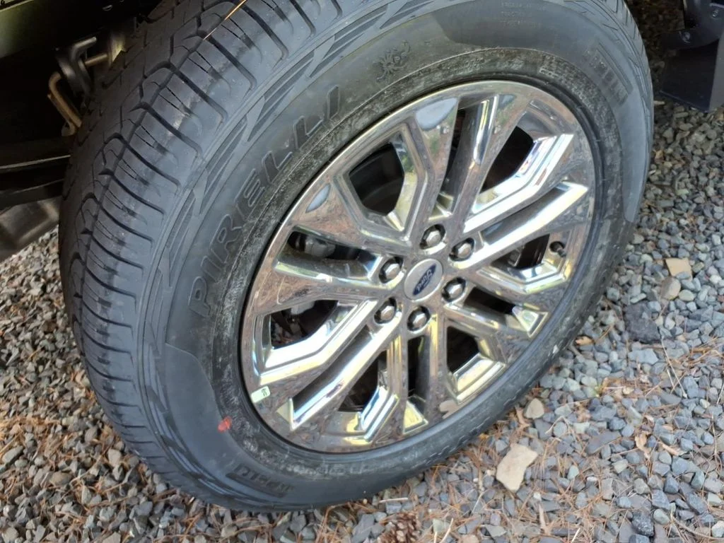 New 2026 Agate Black Metallic Ford XLT image 5