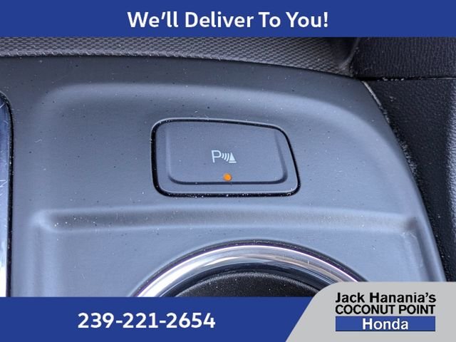 Used 2022 White Chevrolet LT image 33
