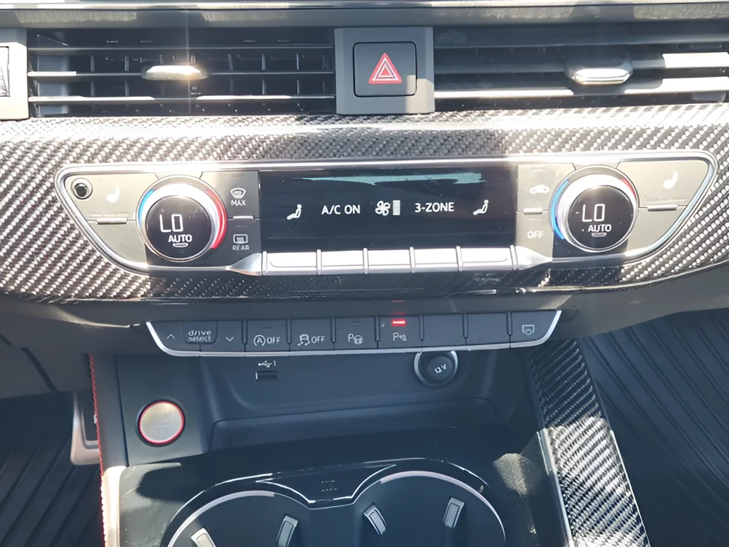 Used 2024  Audi 3.0T Prestige image 18