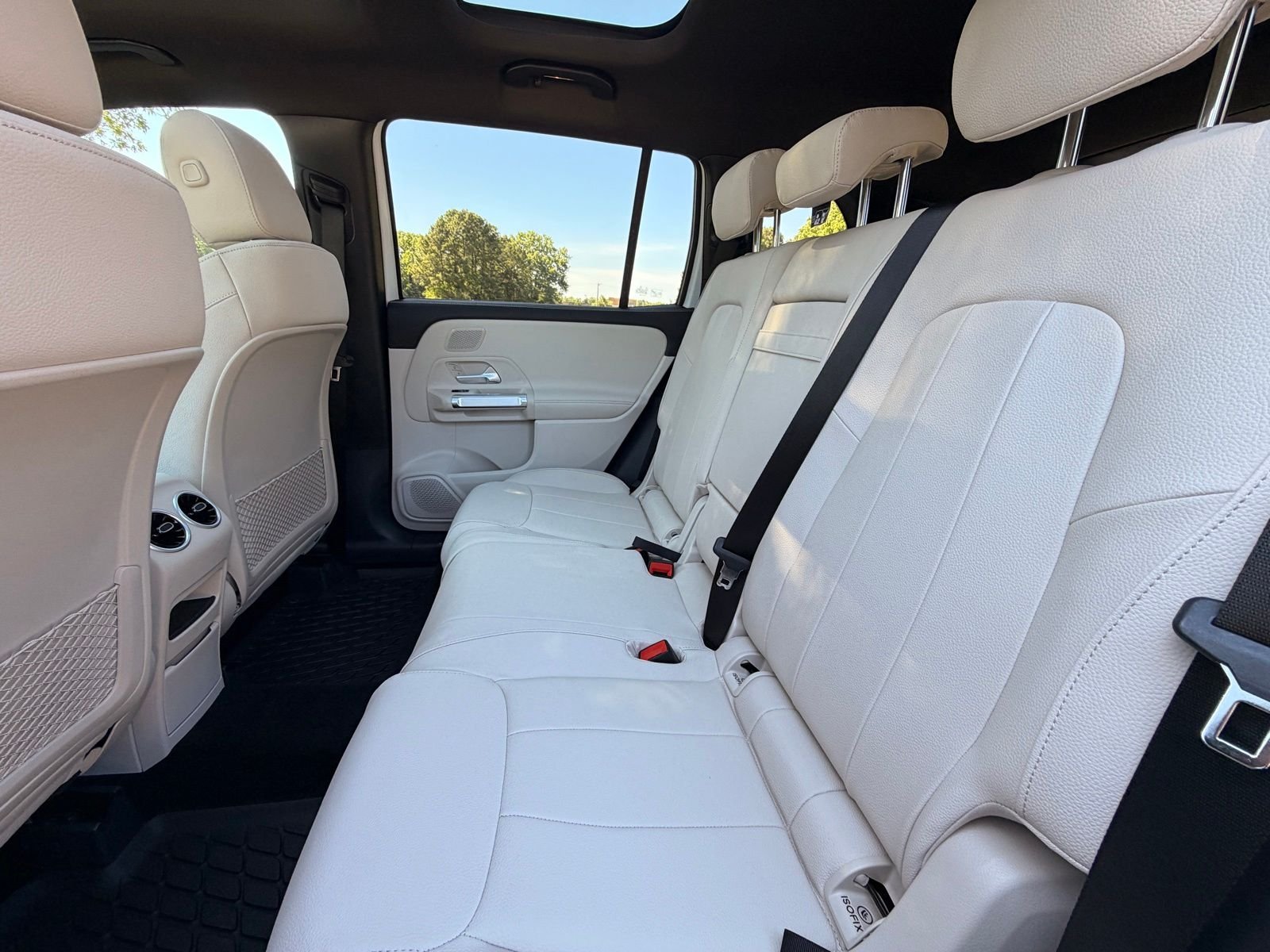New 2026 Polar White Mercedes-Benz GLB 250 image 13