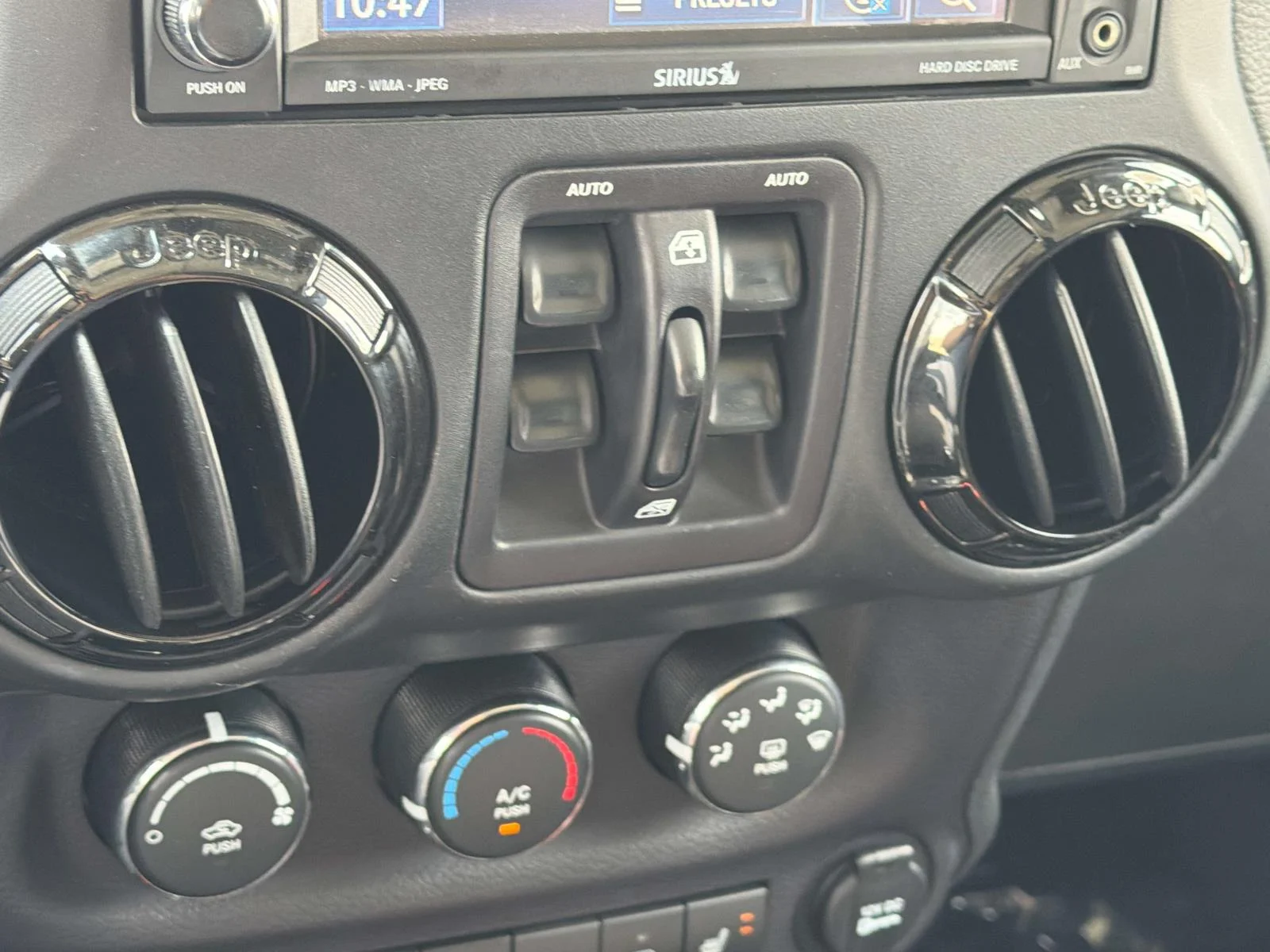 Used 2015 Bright White Clearcoat Jeep Altitude image 17