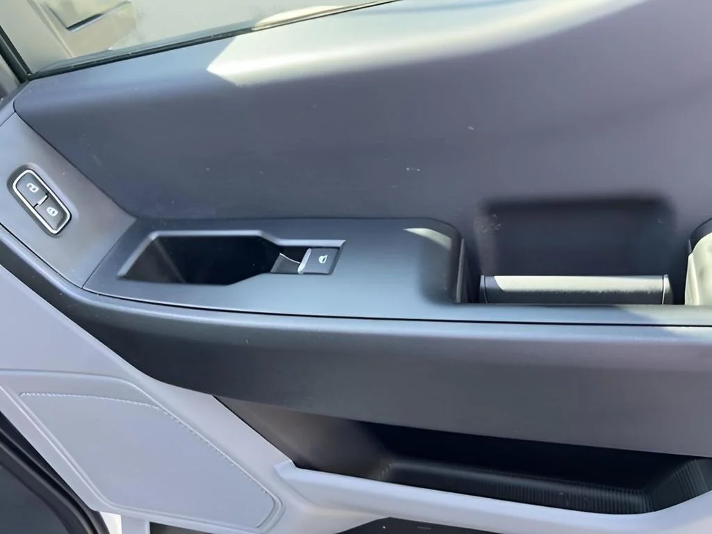 Used 2025 White Ford XL image 38