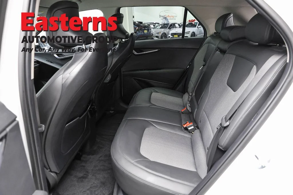 Used 2024 White Kia Wind image 21