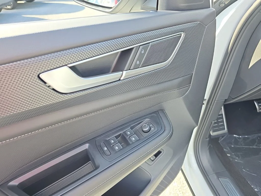 2026 Volkswagen Atlas Cross Sport SEL R-LINE - Photo 11